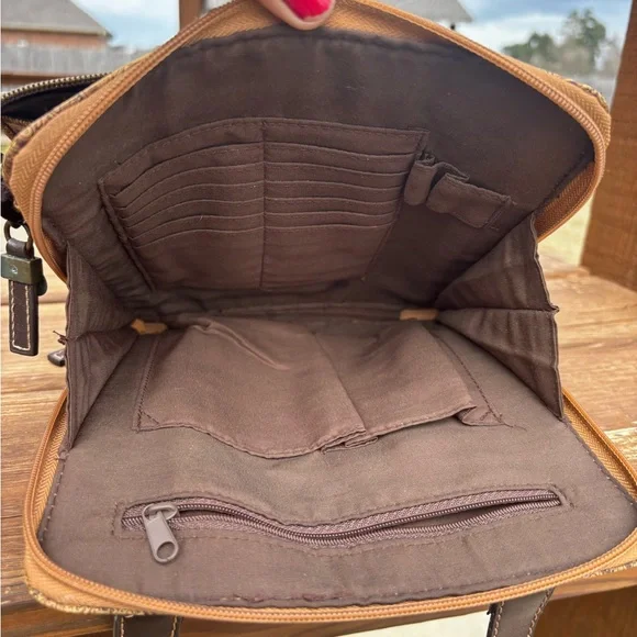 GUC! Relic Vintage Paisley Leather Gold Crossbody Bag - Picture 4 of 14